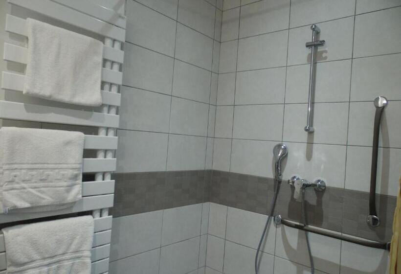 Четырехместный Номер Стандарт, Hôtel Du Petit Matelot