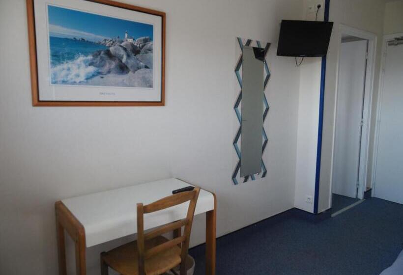 Семейный Номер, Hôtel Du Petit Matelot