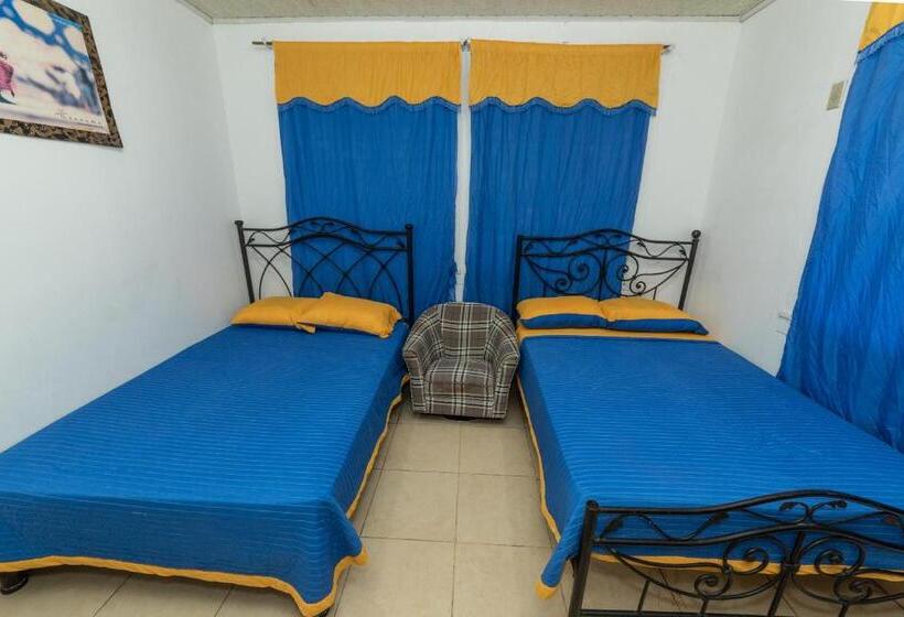 Номер Стандарт 2 Двуспальные Кровати, Hostal Amador Familiar
