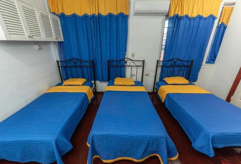 Трехместный Номер Базовый, Hostal Amador Familiar