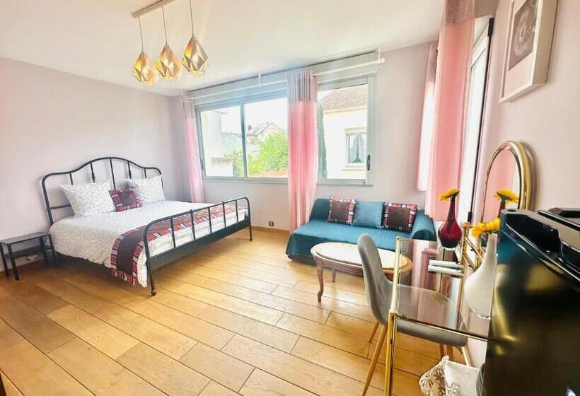 Номер Стандарт Вид на Сад, Reims Sherpa Guest House