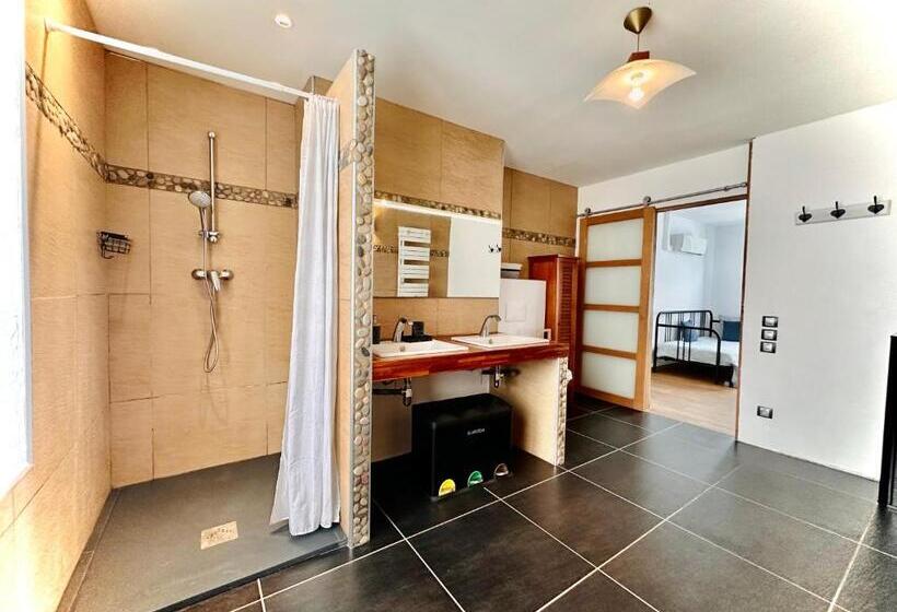 Люкс с Балконом, Reims Sherpa Guest House