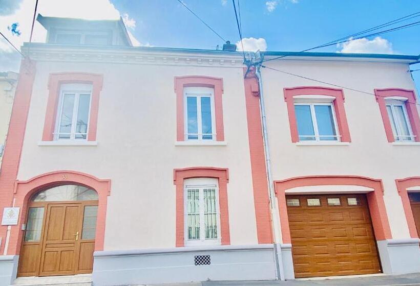 Номер Стандарт Вид на Сад, Reims Sherpa Guest House