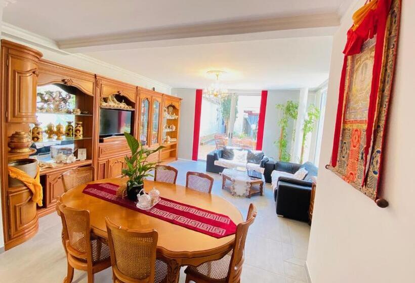 Номер Стандарт Трехместный, Reims Sherpa Guest House