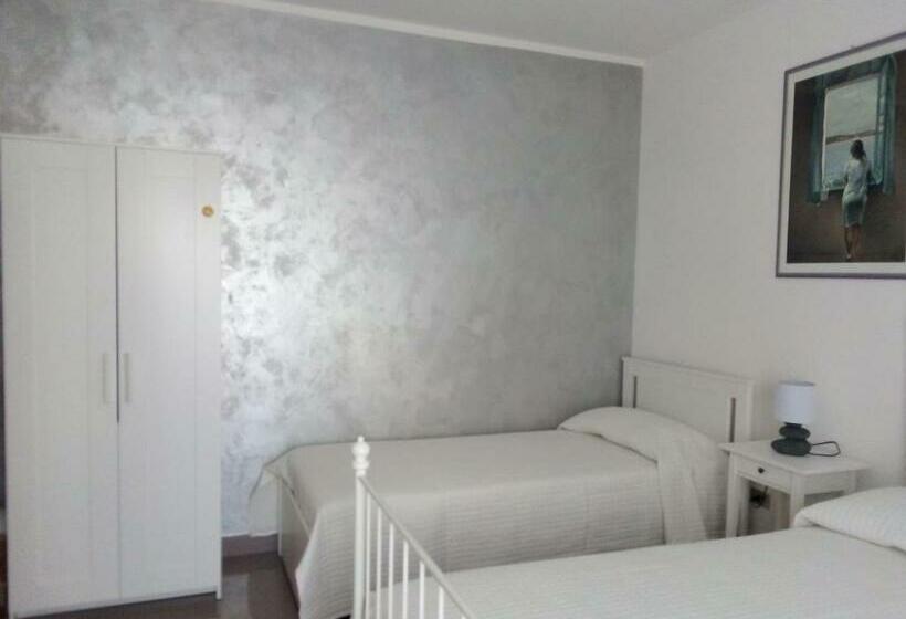اتاق استاندارد سه نفره, B&b Smile