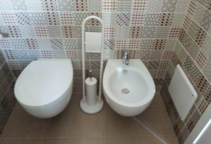 اتاق استاندارد سه نفره, B&b Smile