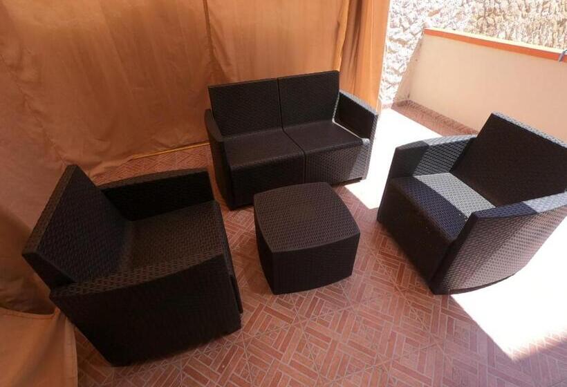 اتاق لوکس, Da Umby