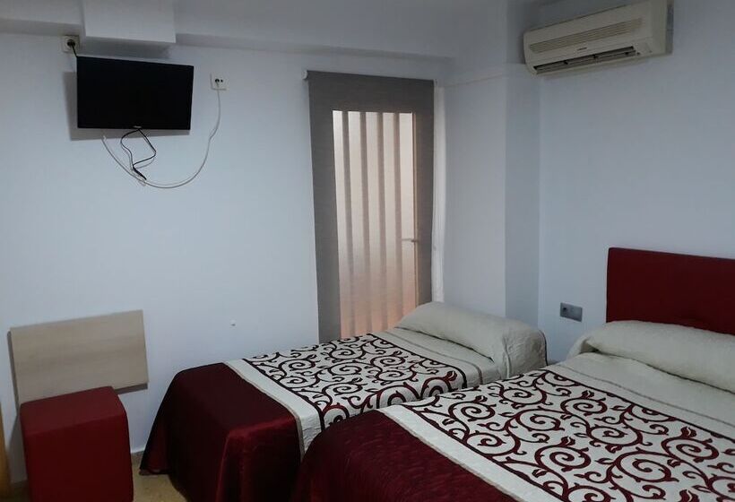اتاق استاندارد سه نفره, Pension Colón