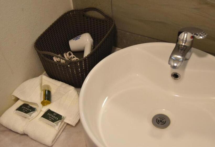 スタンダードルーム, Estanza Hotel & Suites