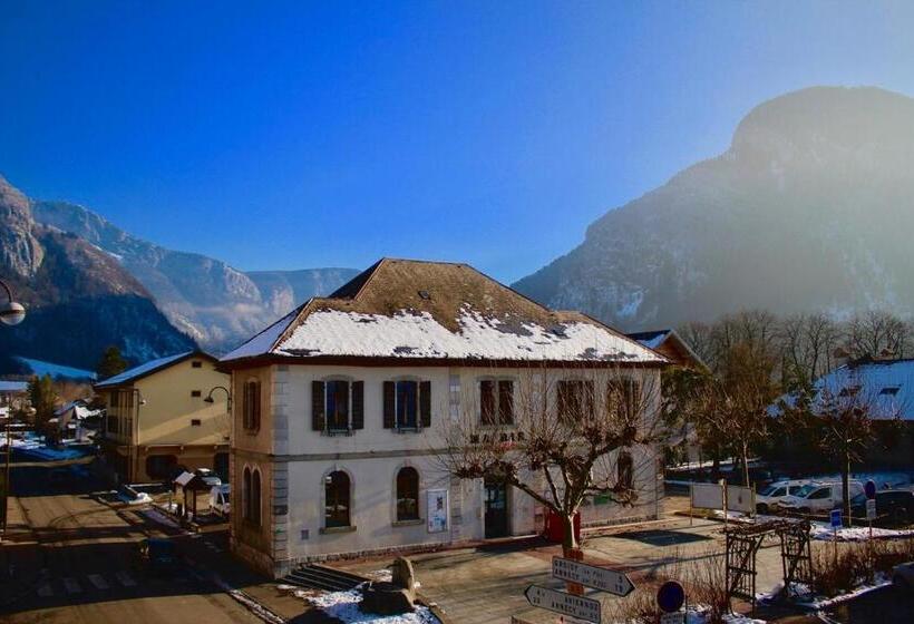 Номер Стандарт, Logis La Chaumiere Saintmaurice
