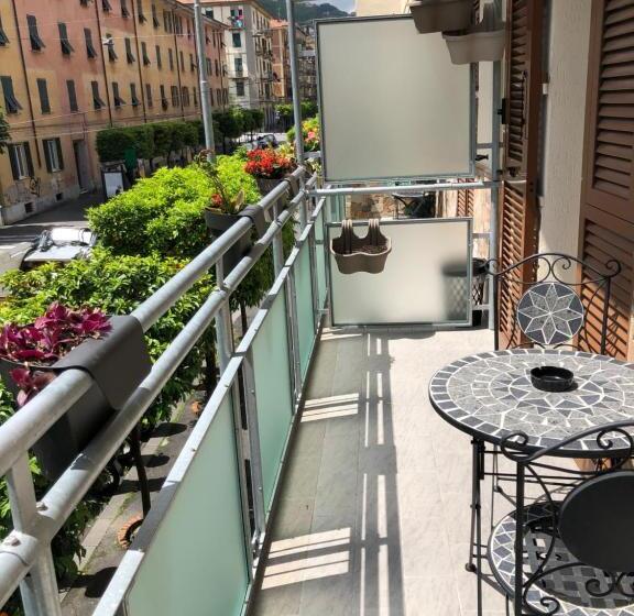 Трехместный Номер Стандарт с Балконом, Ari Guest House