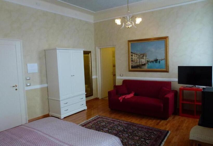 Deluxe room with river view, Lady Verona Residence