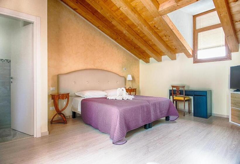 Penthouse Room, Lady Verona Residence