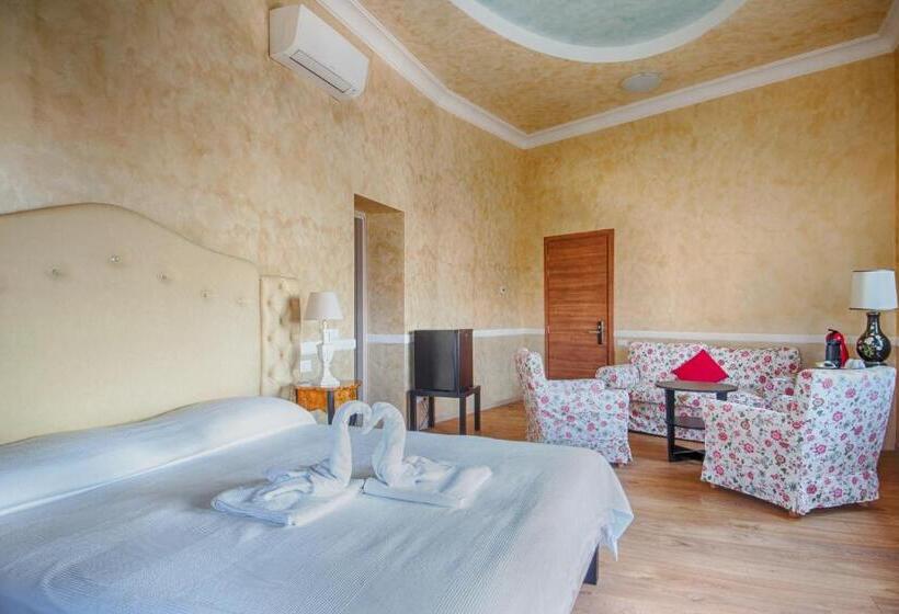 Junior suite with river view, Lady Verona Residence