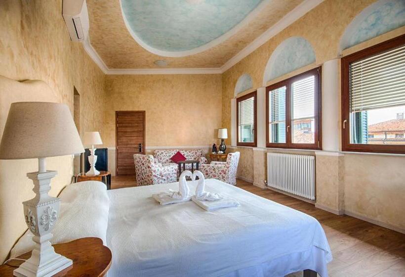 Junior suite with river view, Lady Verona Residence