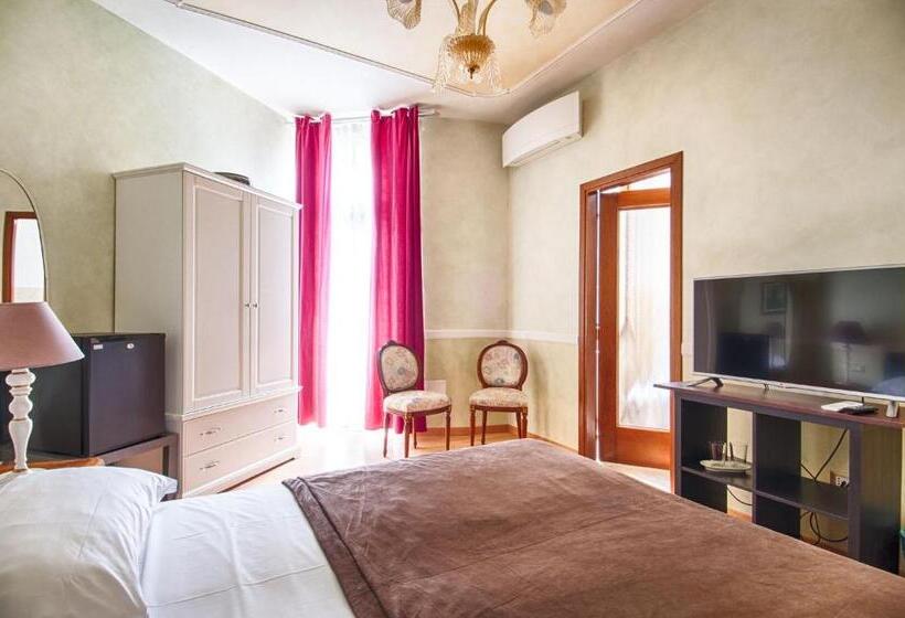 Penthouse Room, Lady Verona Residence