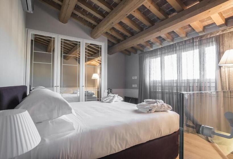 مجموعه ویستا شهر, Palazzo Castri 1874 Hotel & Spa