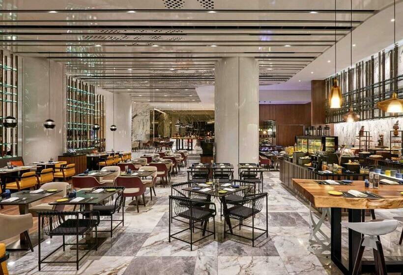 Номер Deluxe Кровать Кинг, Pullman Kuala Lumpur City Centre Hotel & Residences