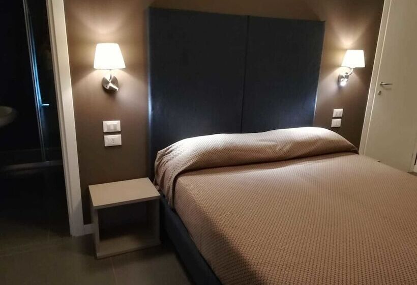标准三人间, Garda Guest House