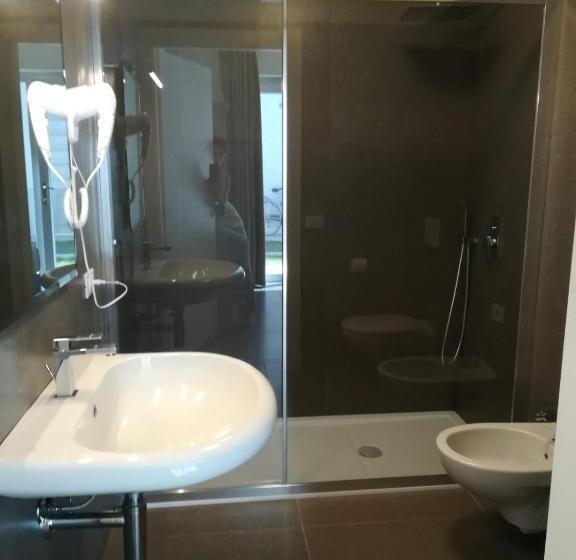 家庭间, Garda Guest House