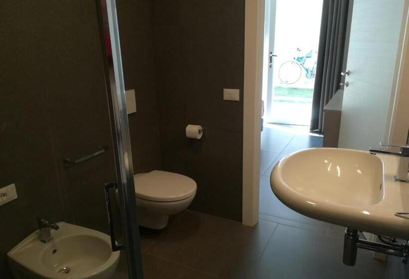 家庭套房, Garda Guest House