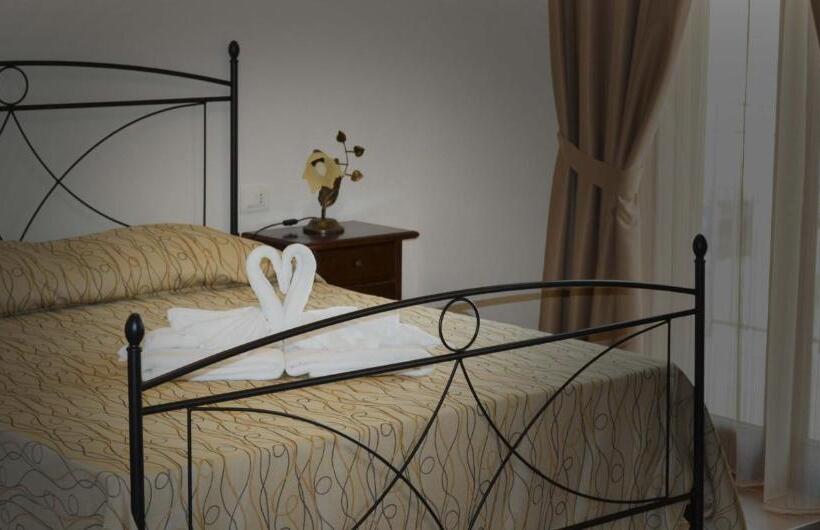 اتاق کلاسیک سه تخته, B&b Castiglione