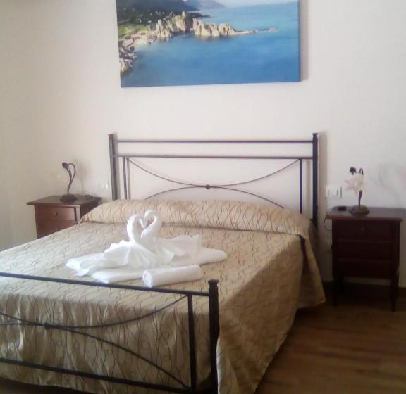 اتاق استاندارد سه تخته با بالکن, B&b Castiglione