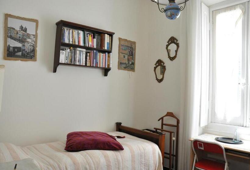 اتاق استاندارد یک تخته با سرویس بهداشتی مشترک, Il Ciottolo