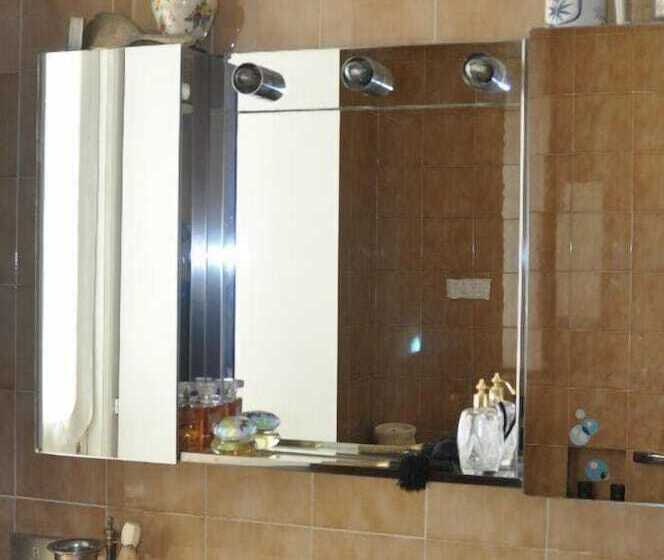 اتاق استاندارد سه تخته با سرویس بهداشتی مشترک, Il Ciottolo