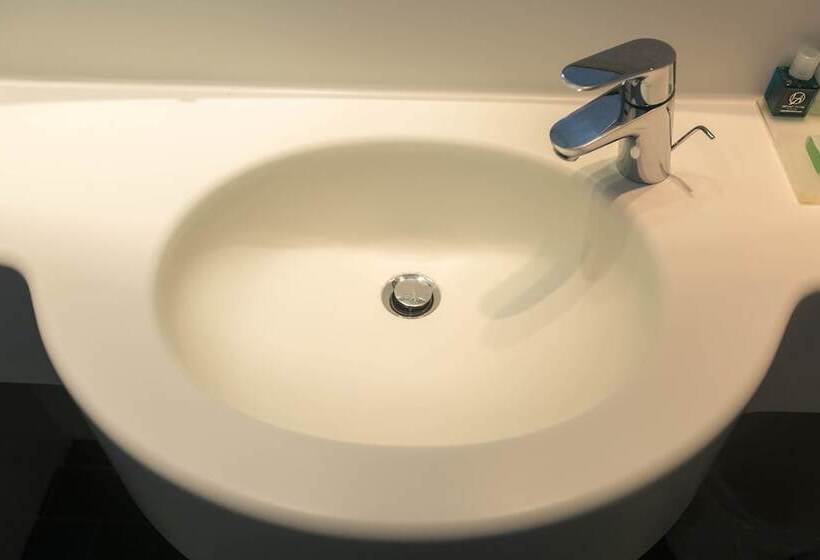 חדר סטנדרט לשלושה, Abitart