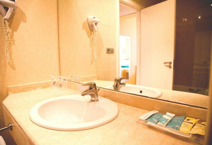 Habitación Triple Estándar, Mediterraneo