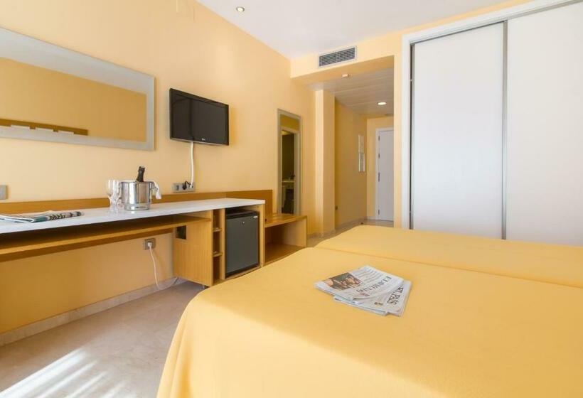 Habitación Triple Estándar, Mediterraneo