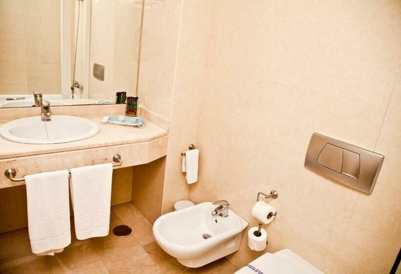 Habitación Triple Estándar, Mediterraneo