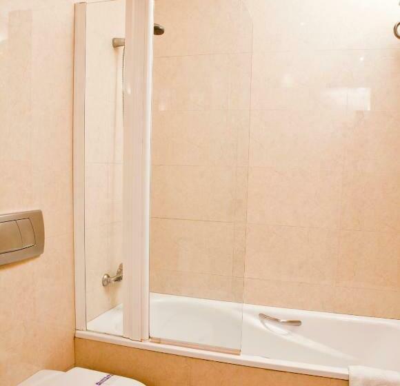 Habitación Triple Estándar, Mediterraneo