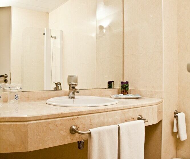 Habitación Triple Estándar, Mediterraneo