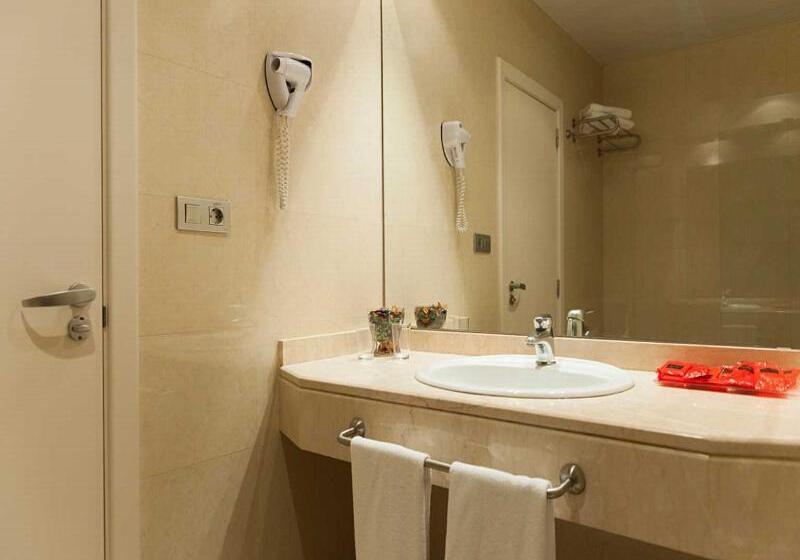 Habitación Cuádruple Estándar, Mediterraneo
