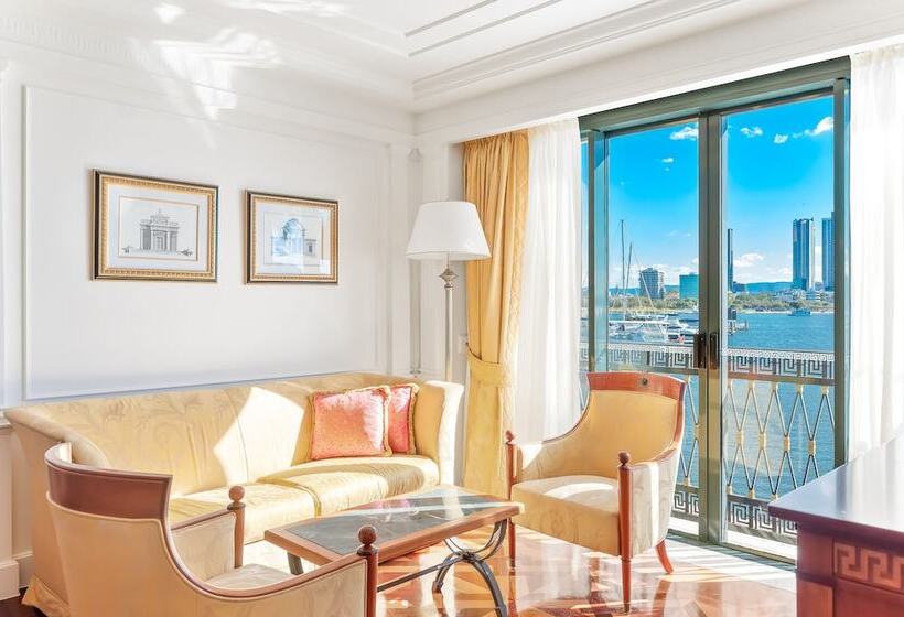 Люкс, Imperial Hotel Gold Coast