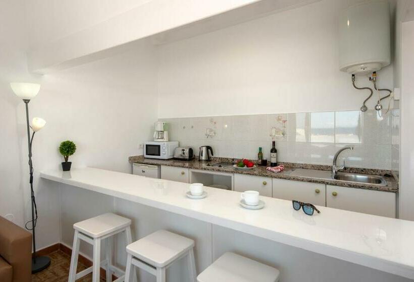 Апартаменты 1 Спальня Вид на Море, Rocas Blancas Apartments