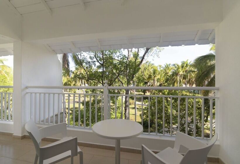 اتاق پریمیوم با چشم‌انداز باغ, Wyndham Alltra Samana All Inclusive Resort