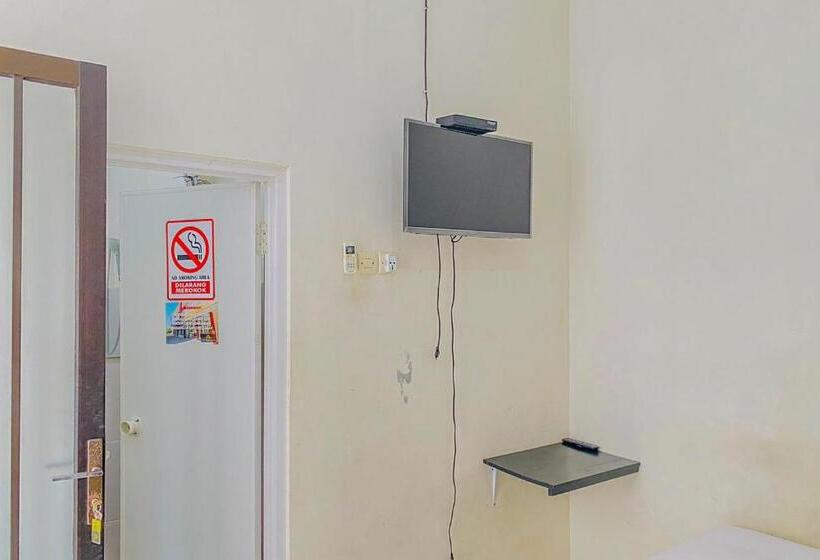 Номер Superior, Reddoorz Syariah Near Universitas Muhammadiyah Jember