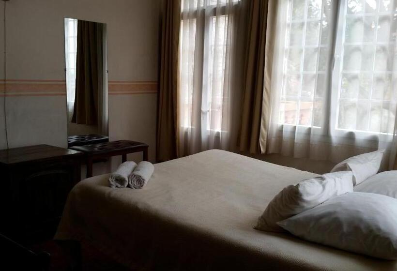 اتاق استاندارد با چشم‌انداز کوهستان, Relais De La Haute Ville Tana