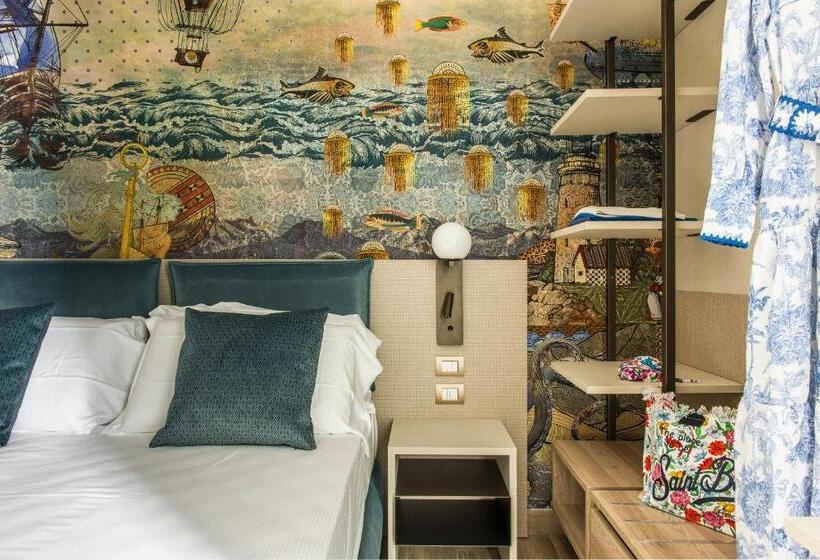 Family Suite, Life