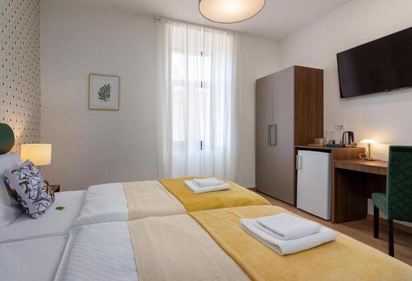 اتاق لوکس, Aurora Rooms B&b Pula