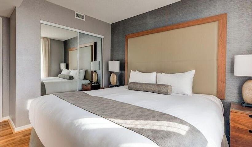 エクゼクティブスイート, Carmana Hotel & Suites