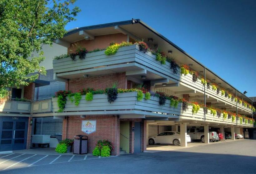 スイート, Travelodge By Wyndham Niagara Falls At The Falls