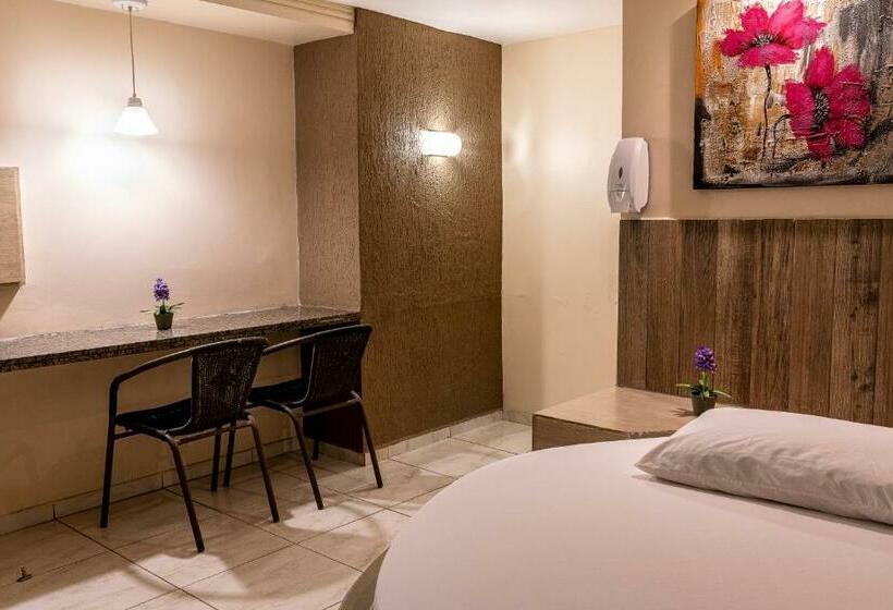 스위트, Fada Hotel   Motel Adults Only
