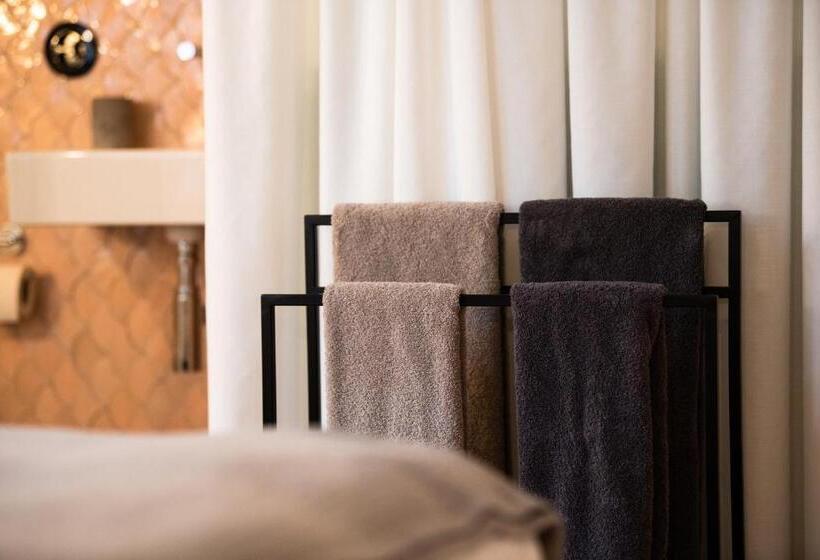 Номер Deluxe, Tremondi   Boutique Bnb