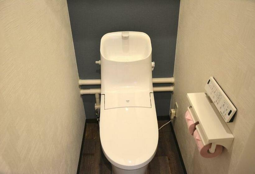 اتاق خانوادگی, Economy Hotel Upashi