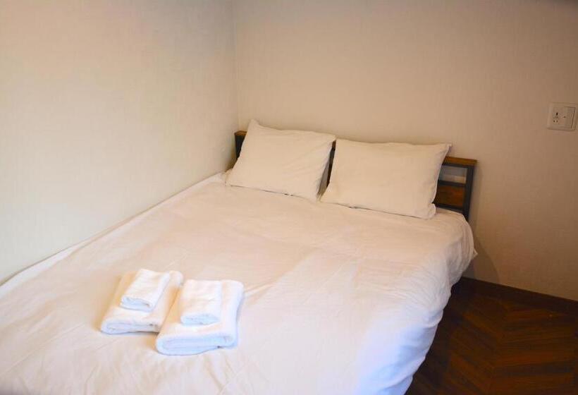 اتاق خانوادگی, Economy Hotel Upashi