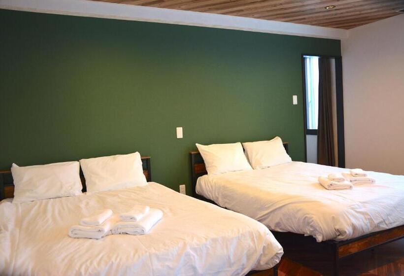 اتاق خانوادگی, Economy Hotel Upashi